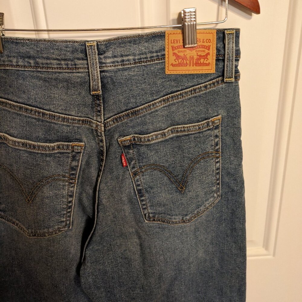 Levi's Ribcage Straight Size 30 Medium Wash Button Fly - Picture 6 of 11